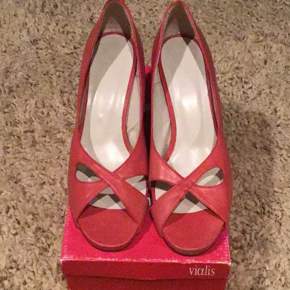 Beautiful Pink heels- NEW WITH BOX